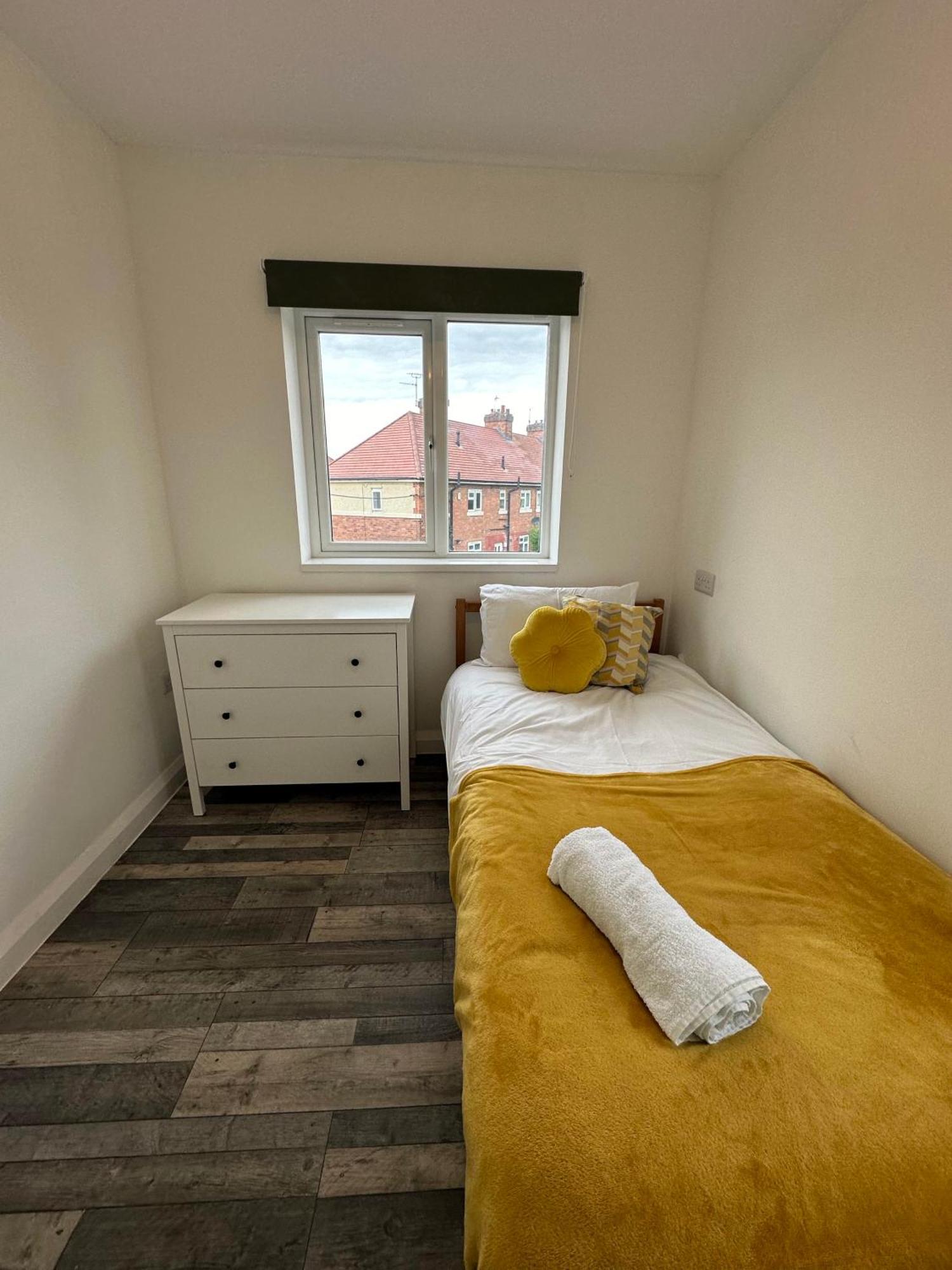 Shakespeare House 19 Bedrooms 30 Beds Up To 42 People Stay Derby Exterior photo